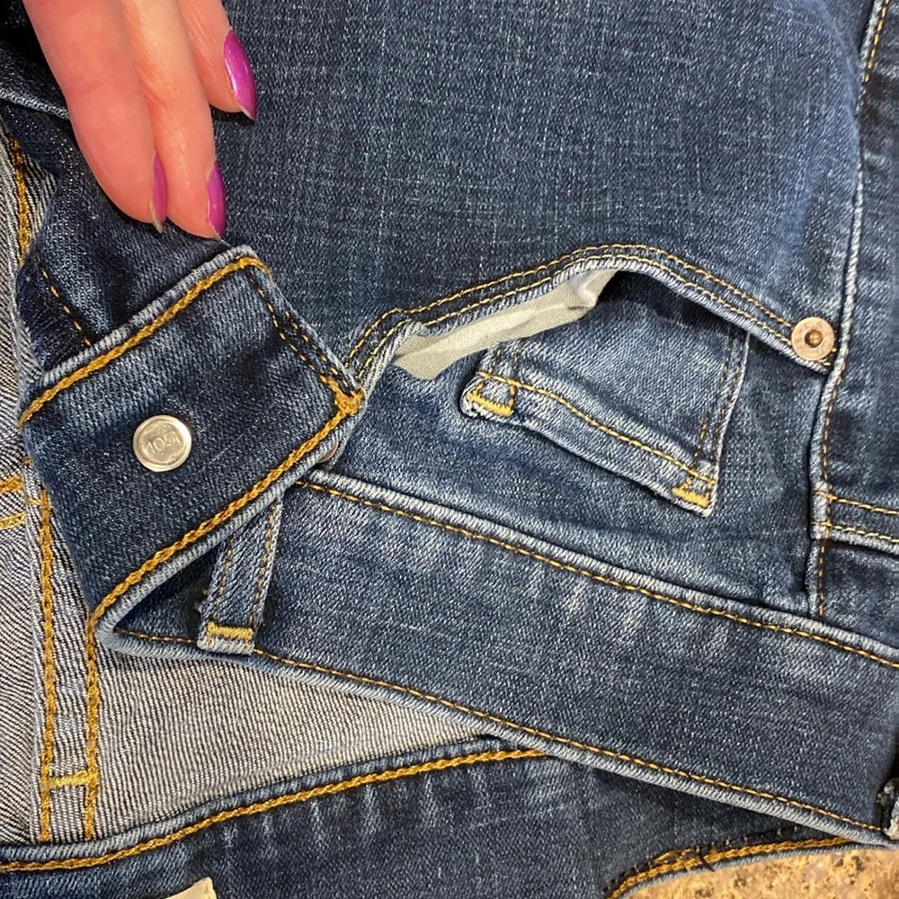 Levi’s Classic Blue Jeans 6  Tag says Bootcut? Hemmed? - Picture 5 of 17